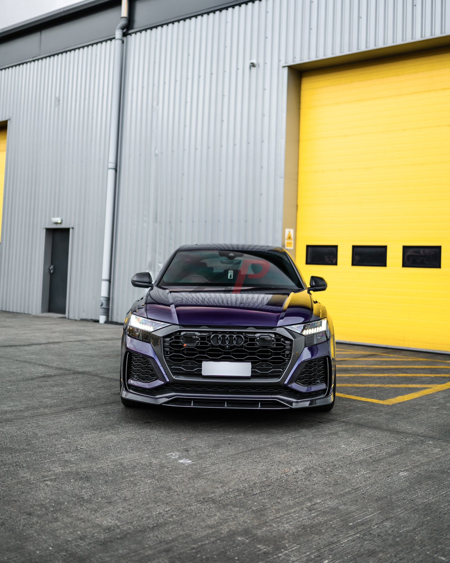 Audi RSQ8 Carbon Front Splitter