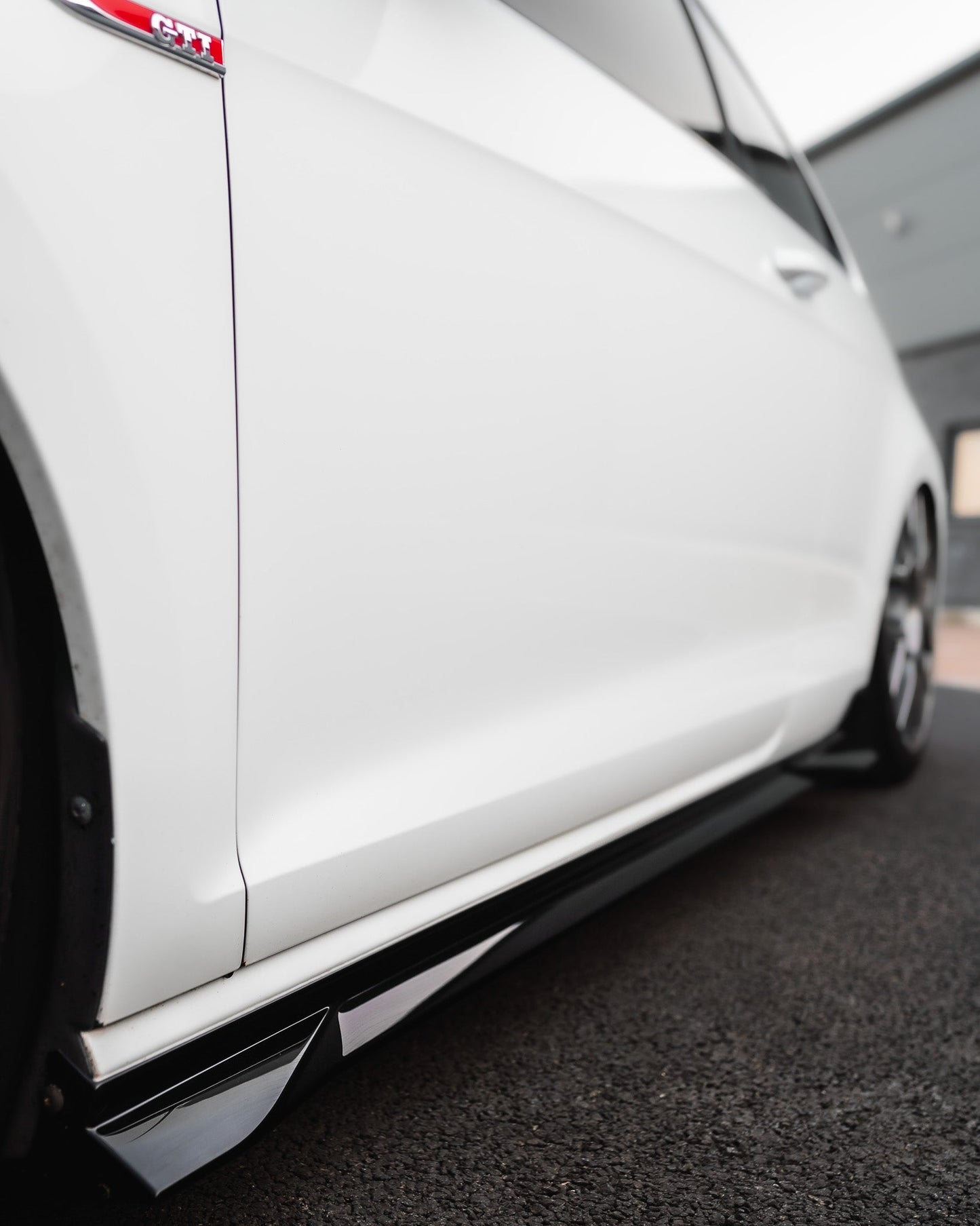 VW Golf R & Golf GTI MK7 / MK7.5 EVO-1 Gloss Black Side Skirts by ZAERO (2014-2020)